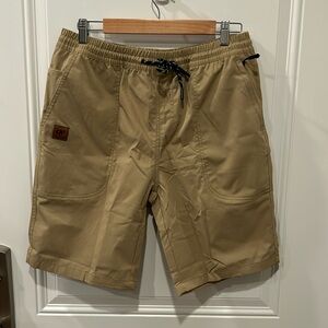 💛NWOT men’s stretch waist tan shorts